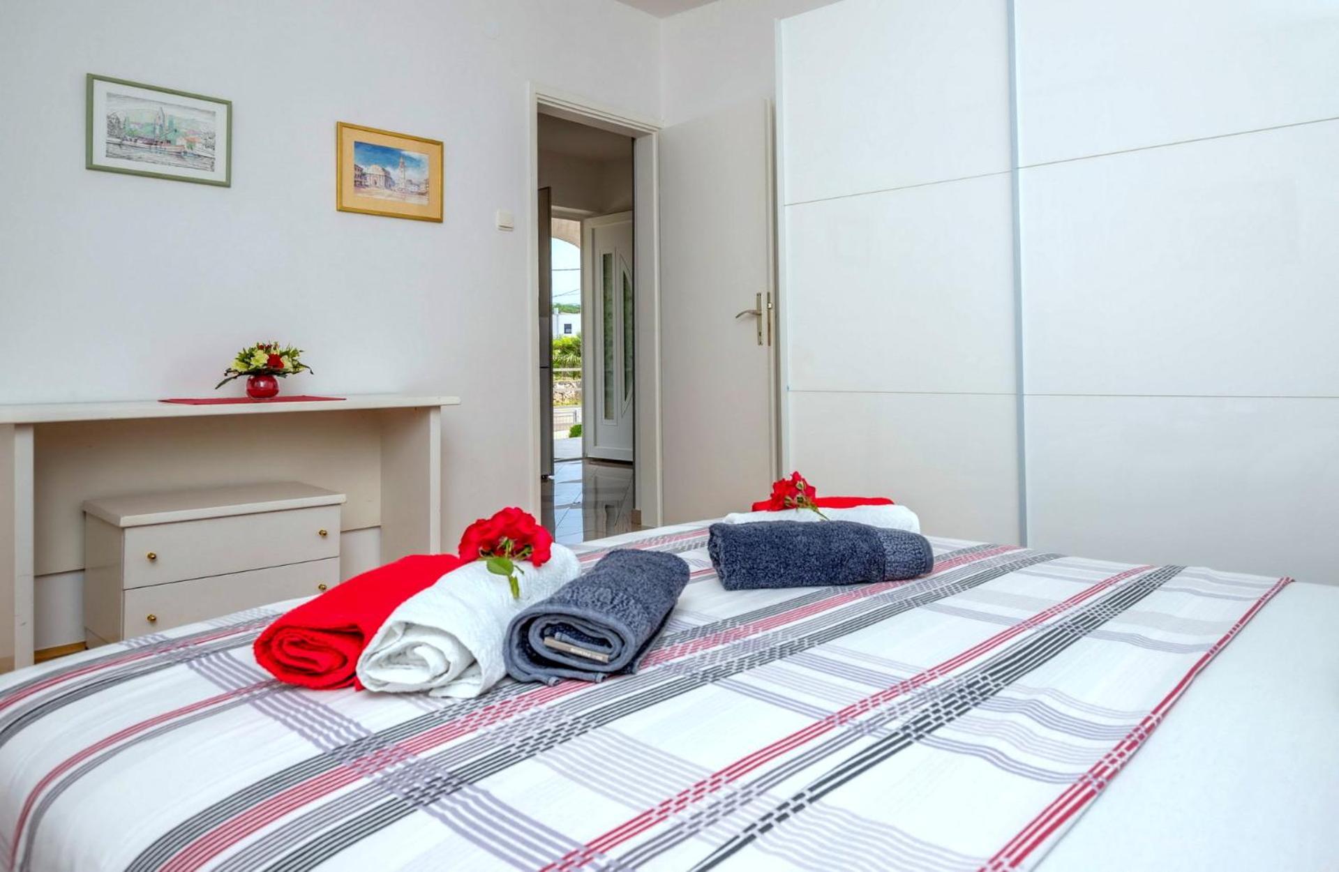 Apartments Kremenici Малинска Экстерьер фото