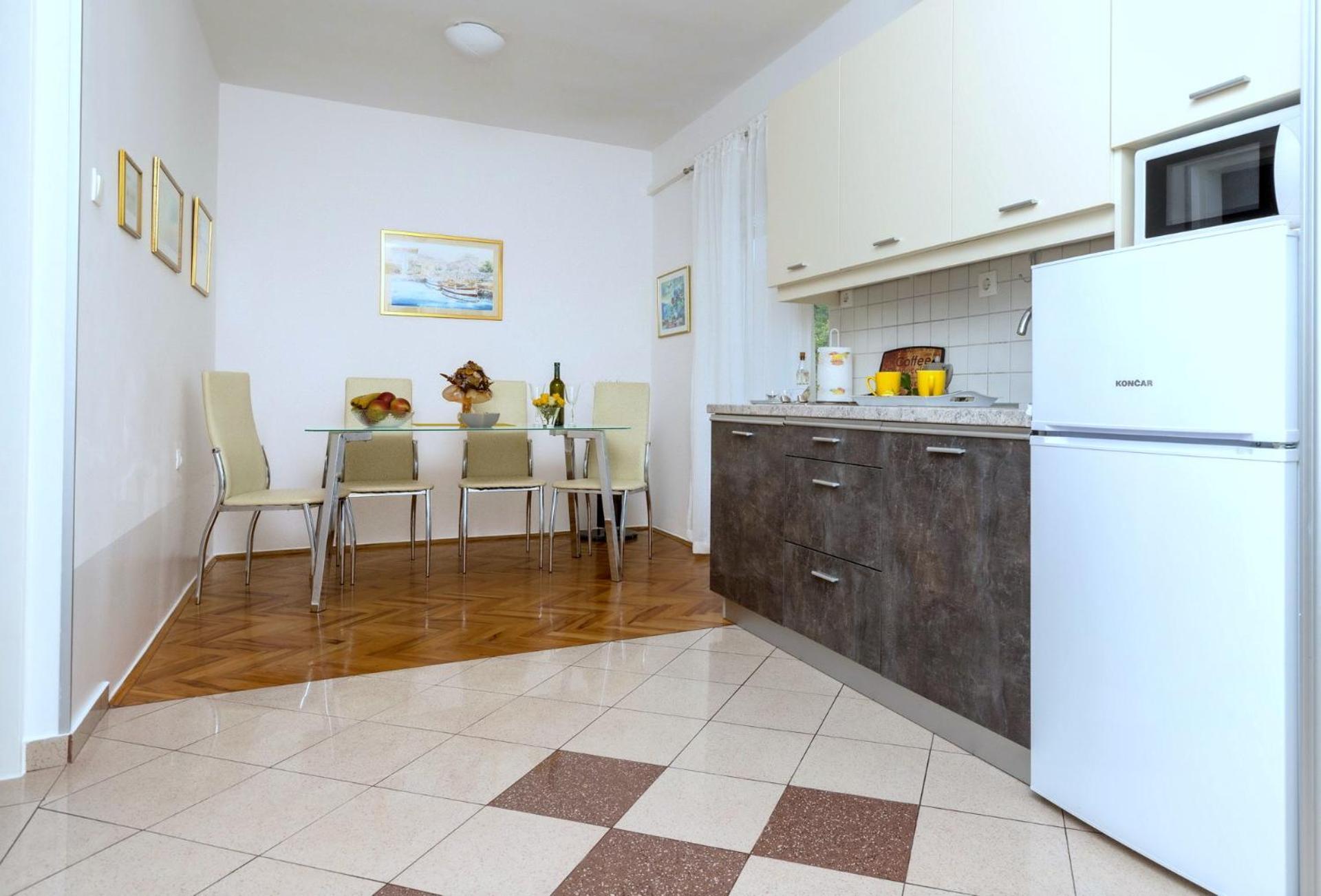 Apartments Kremenici Малинска Экстерьер фото