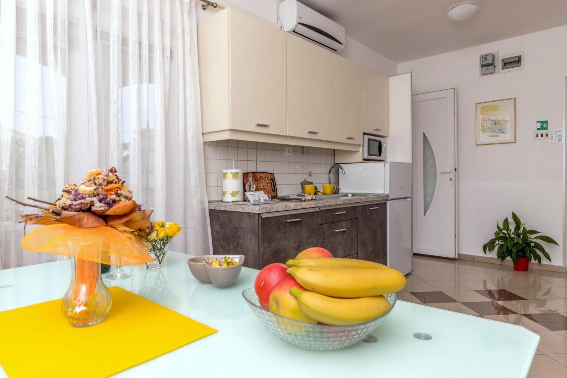 Apartments Kremenici Малинска Экстерьер фото
